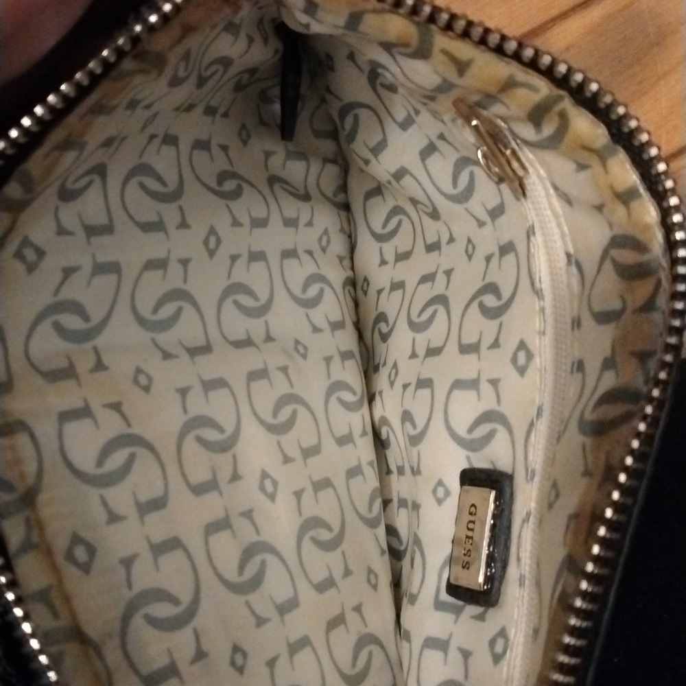 Guess wristlet - Picture 8 of 11